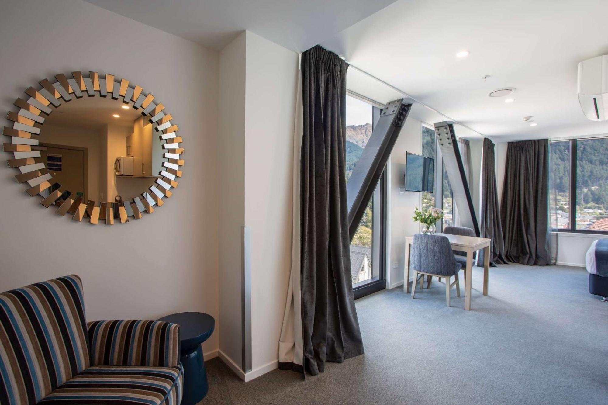 Ramada By Wyndham Queenstown Central Exterior foto