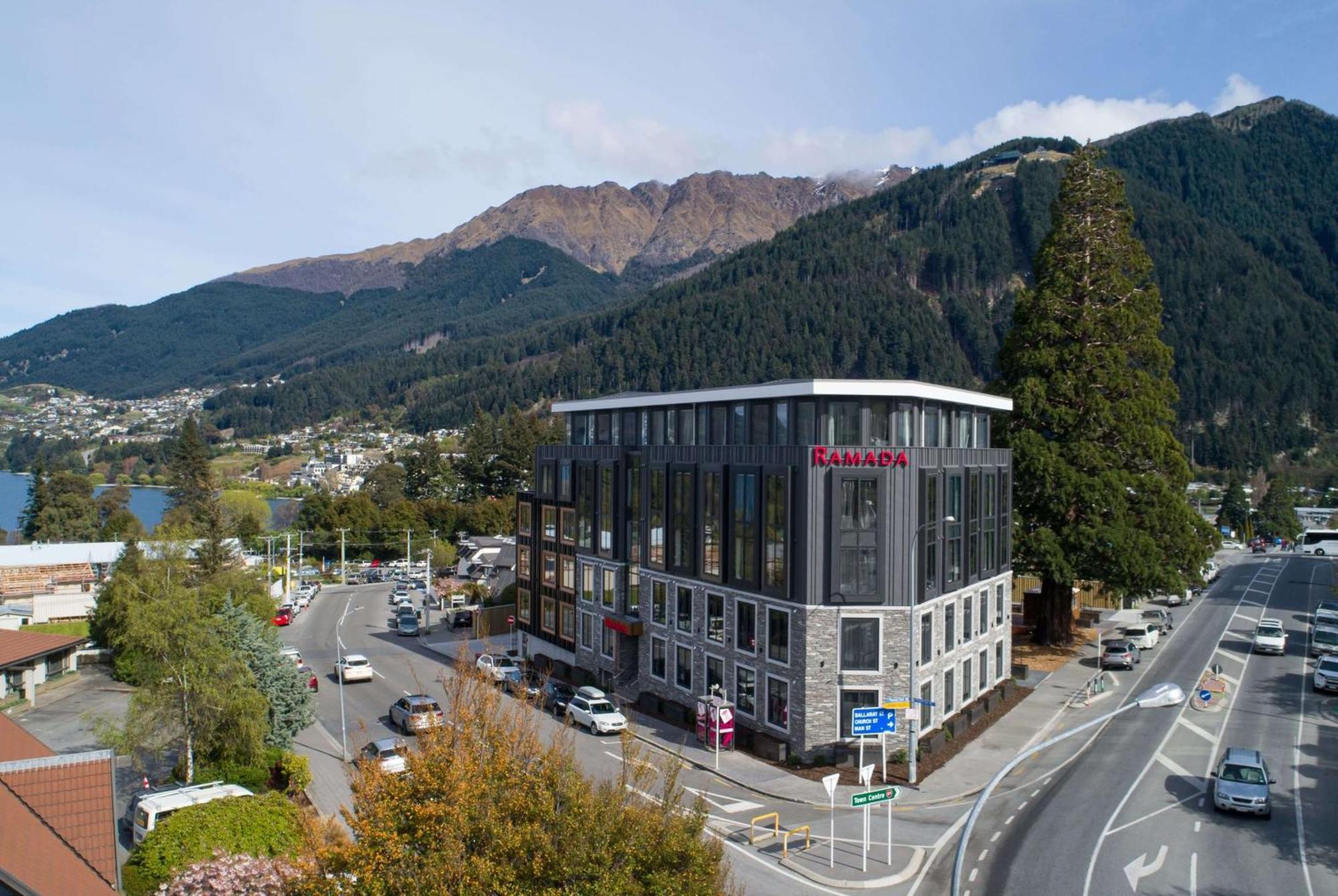 Ramada By Wyndham Queenstown Central Exterior foto