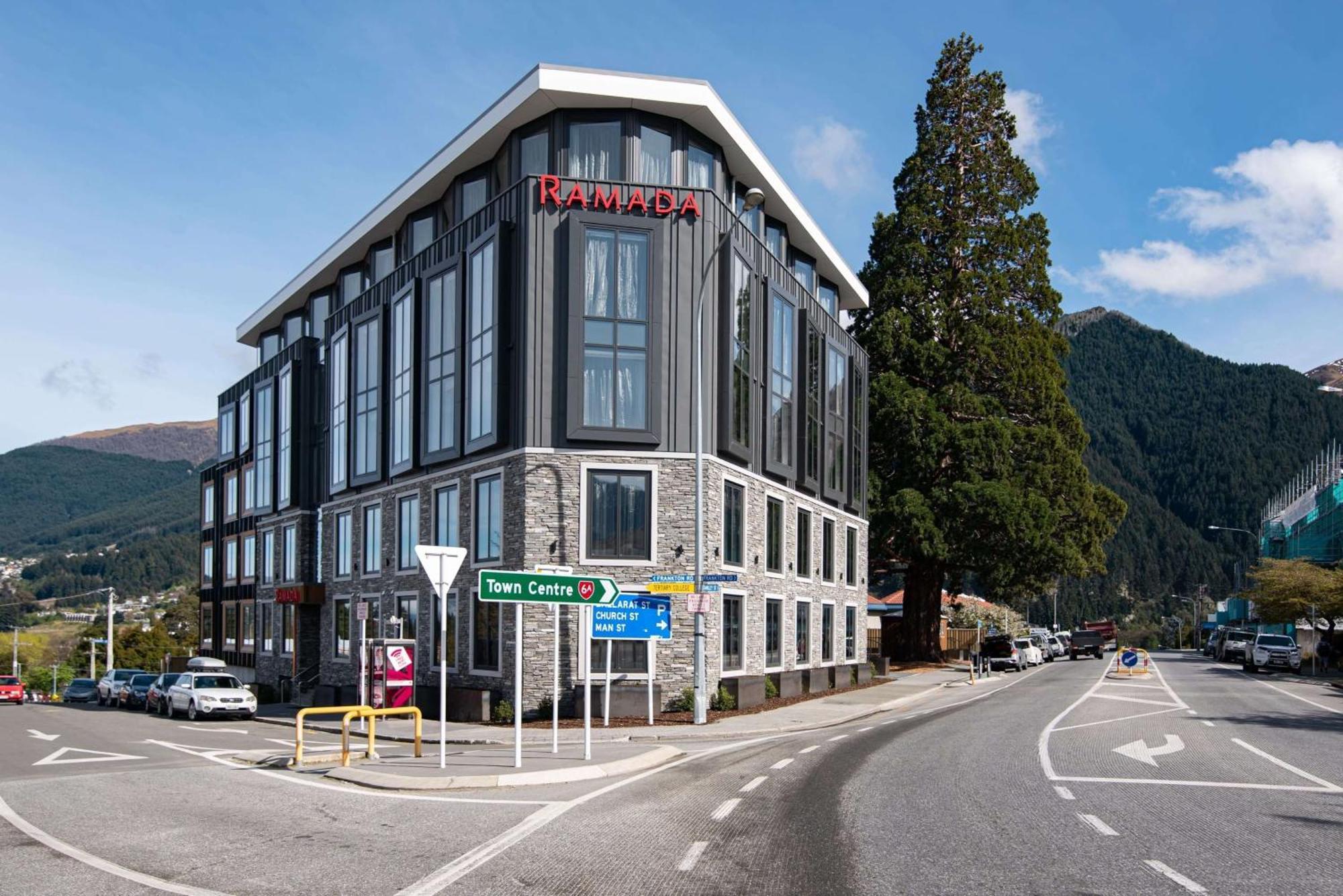 Ramada By Wyndham Queenstown Central Exterior foto