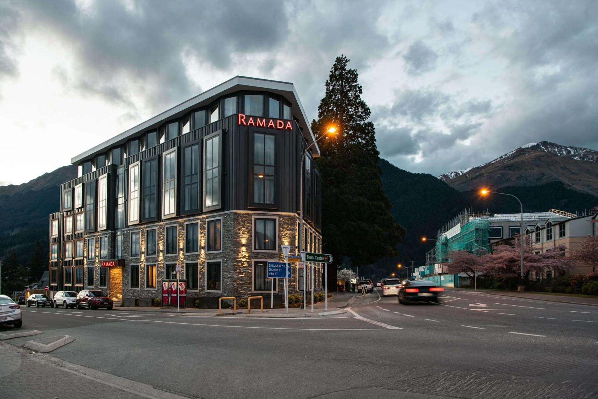 Ramada By Wyndham Queenstown Central Exterior foto