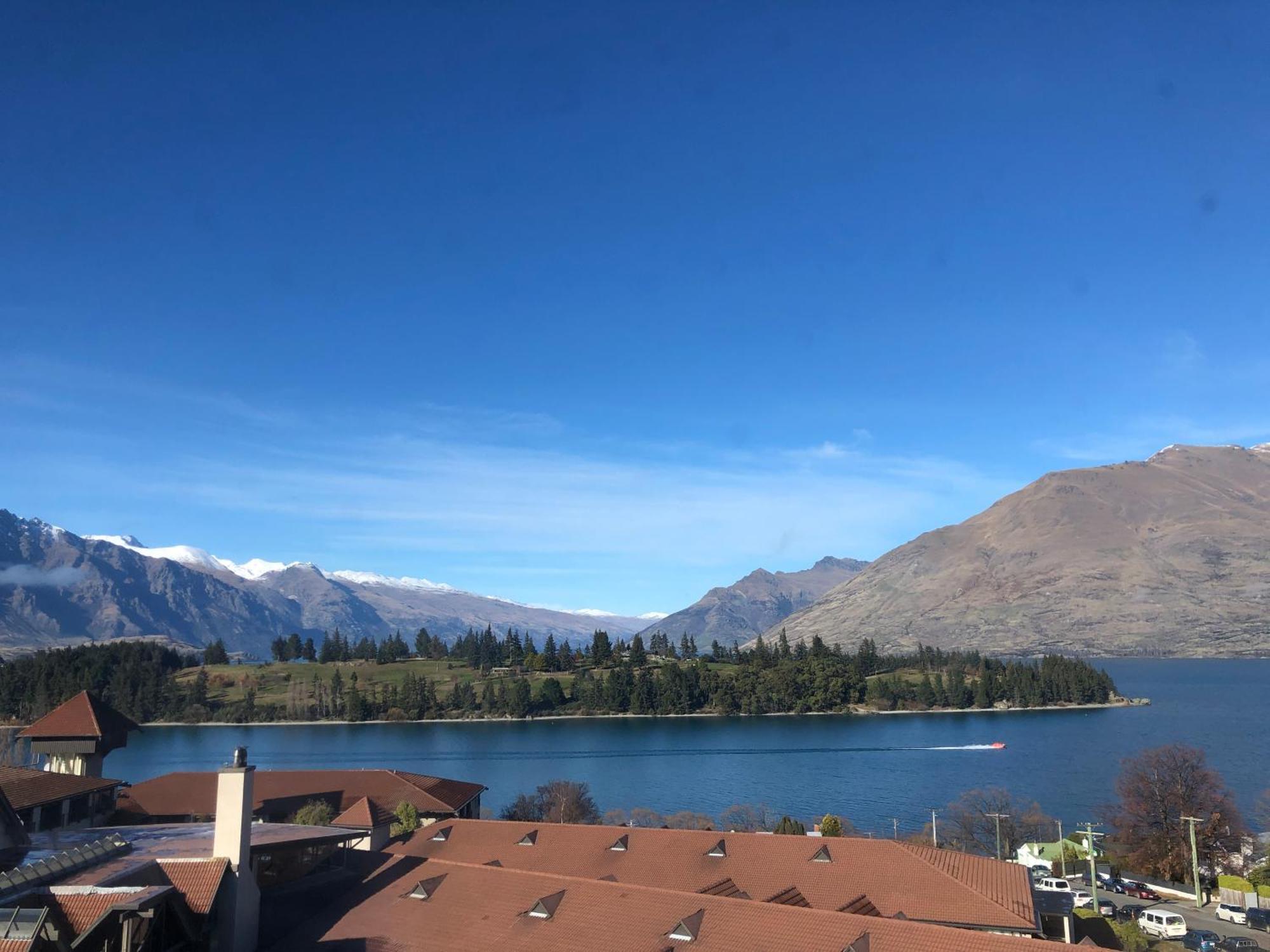 Ramada By Wyndham Queenstown Central Exterior foto